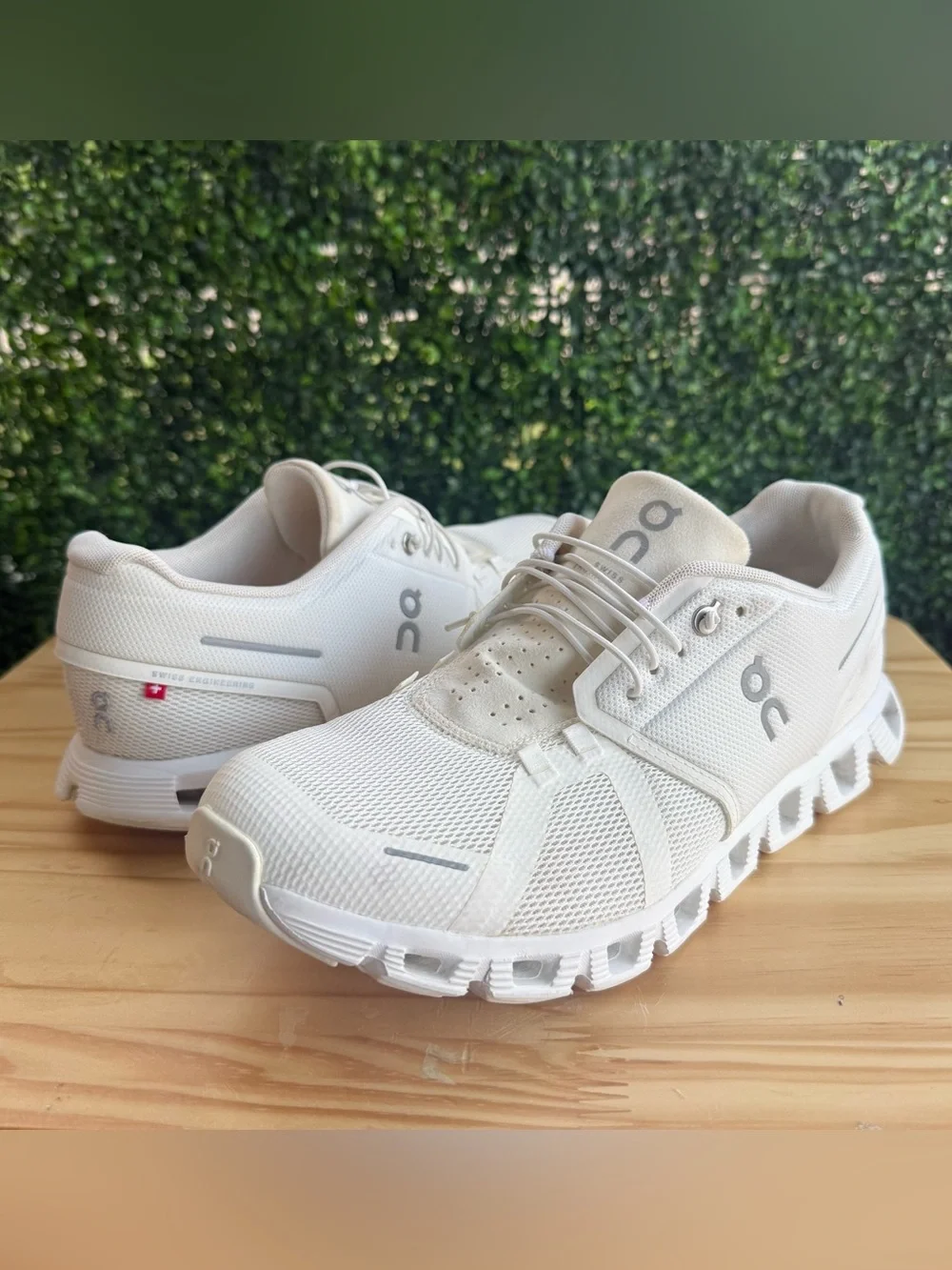 On Cloud 5 Men’s Size 10 Undyed White Sneakers